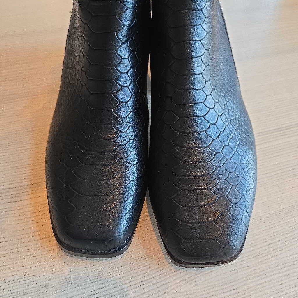 DONALD PLINER AZIA SZ 8.5 retail 288.00