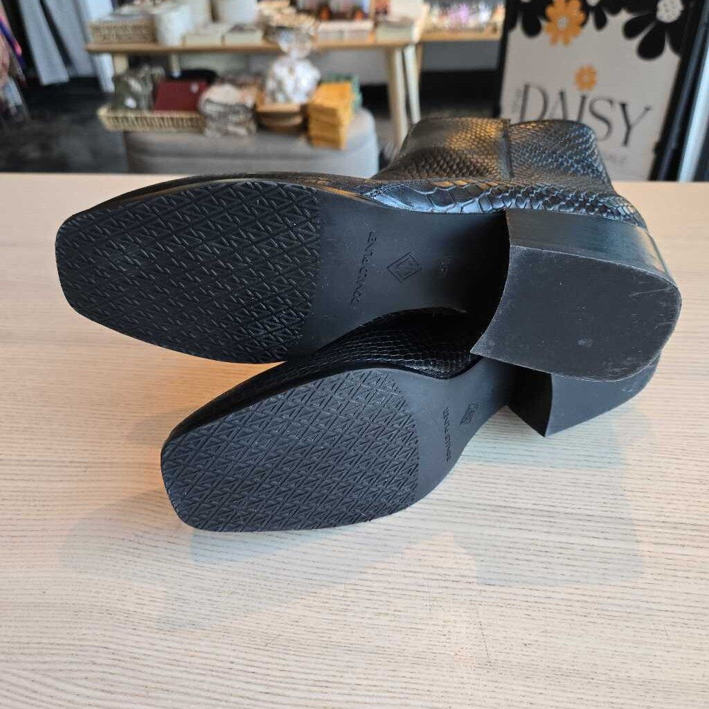 DONALD PLINER AZIA SZ 8.5 retail 288.00