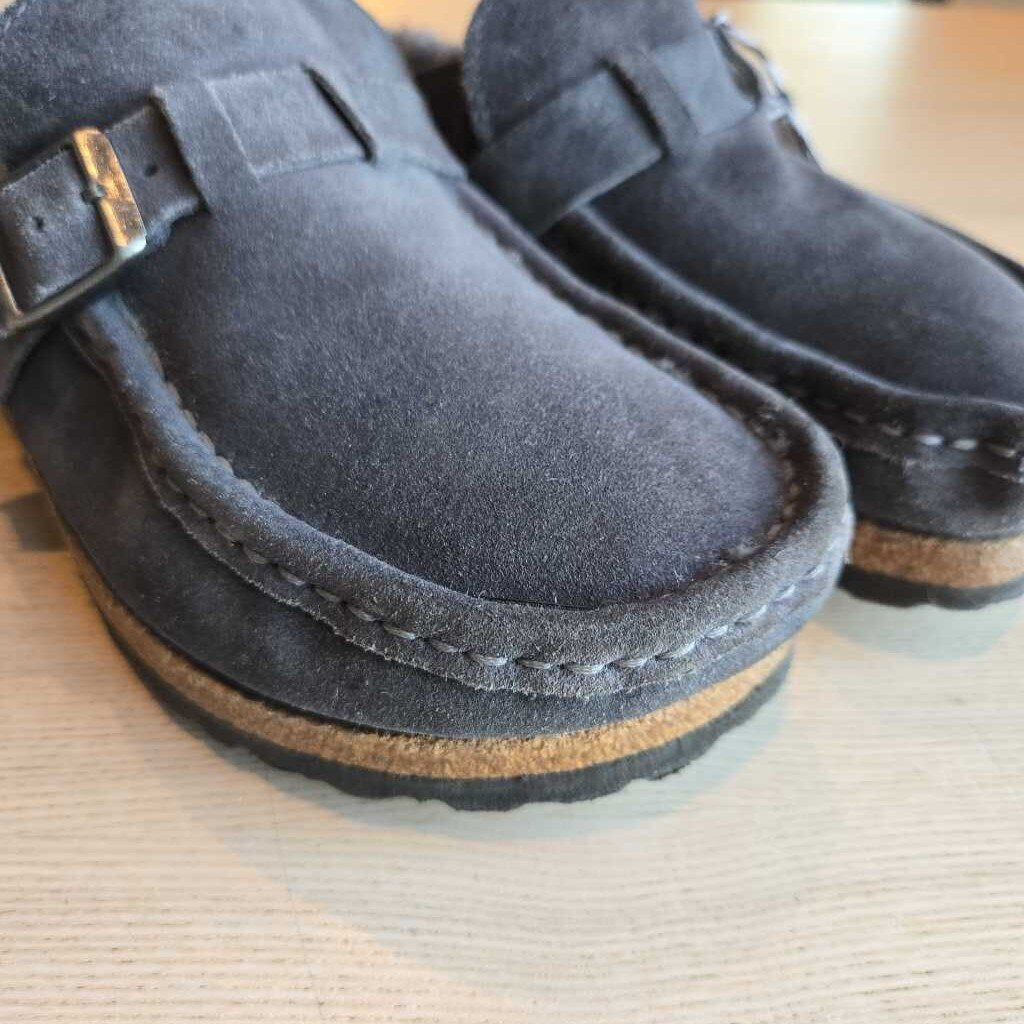 BIRKENSTOCK SZ 8
