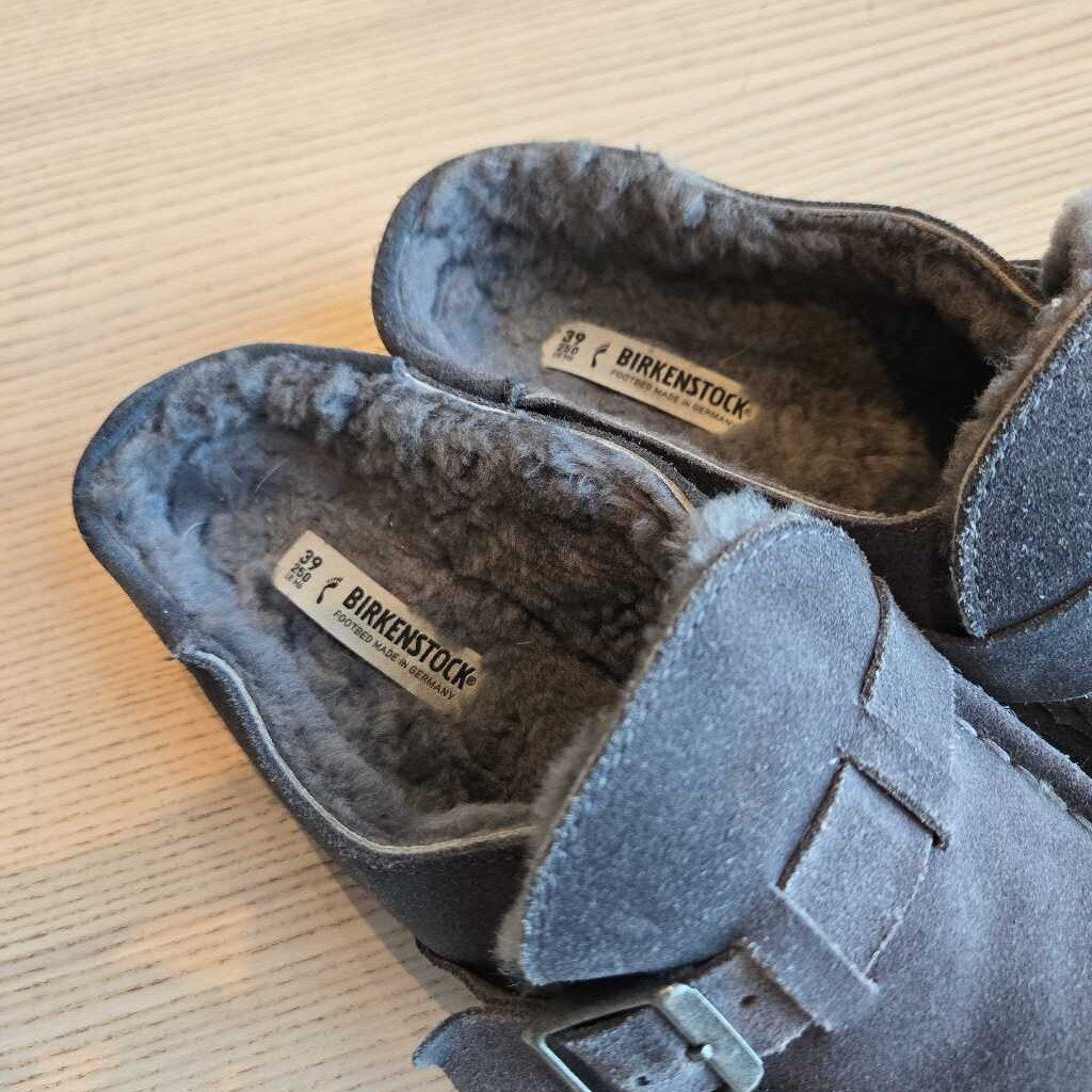 BIRKENSTOCK SZ 8