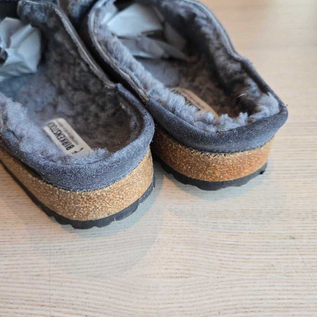BIRKENSTOCK SZ 8