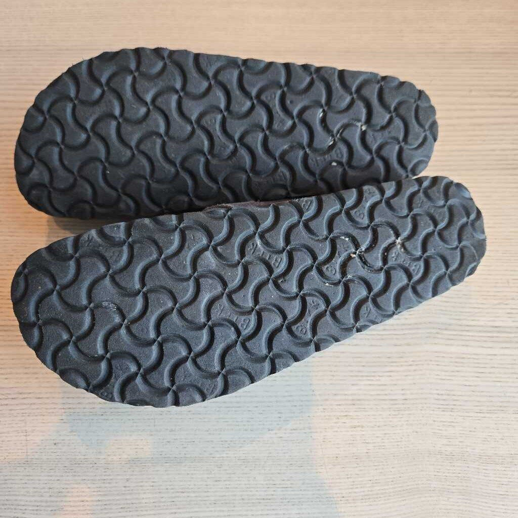 BIRKENSTOCK SZ 8
