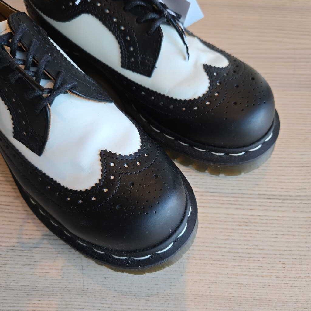 DR. MARTENS SZ 6