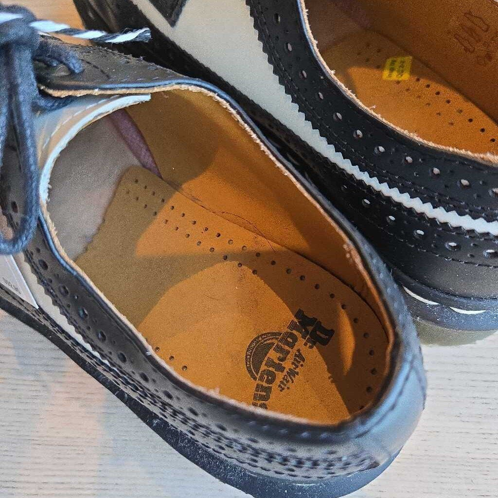 DR. MARTENS SZ 6