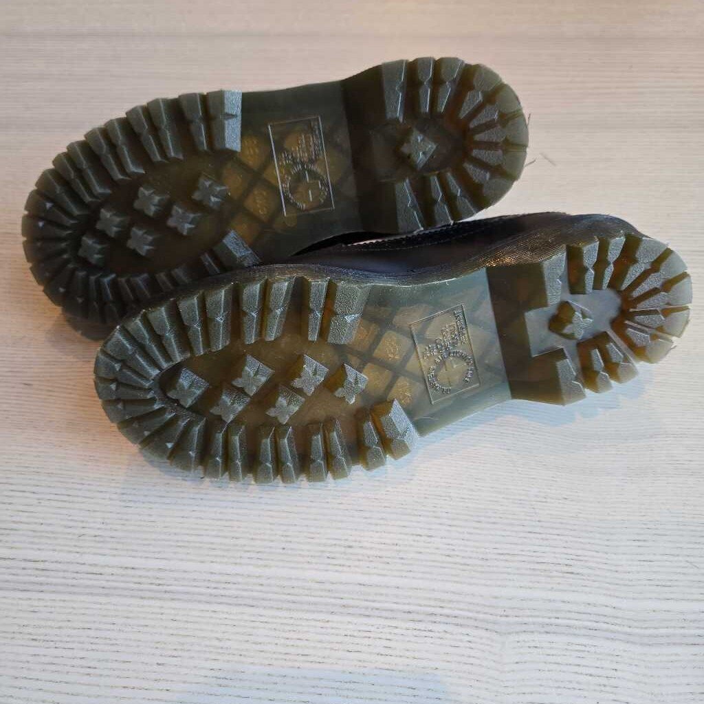 DR. MARTENS SZ 6