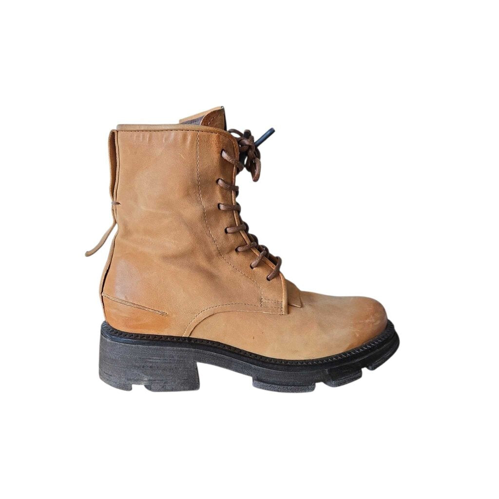 A.S.98 LUKIE SZ 41 = 9.5/10 retail 385.00