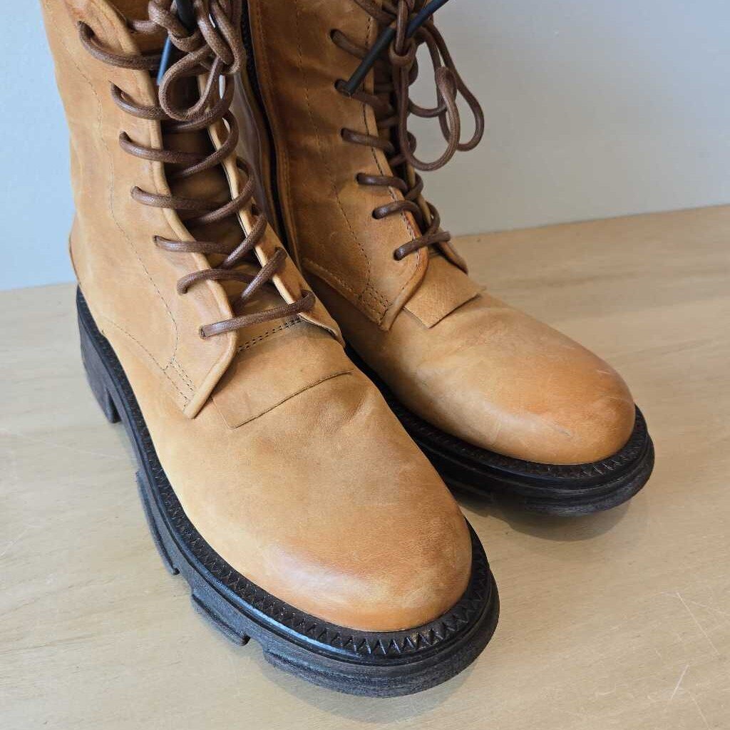 A.S.98 LUKIE SZ 41 = 9.5/10 retail 385.00