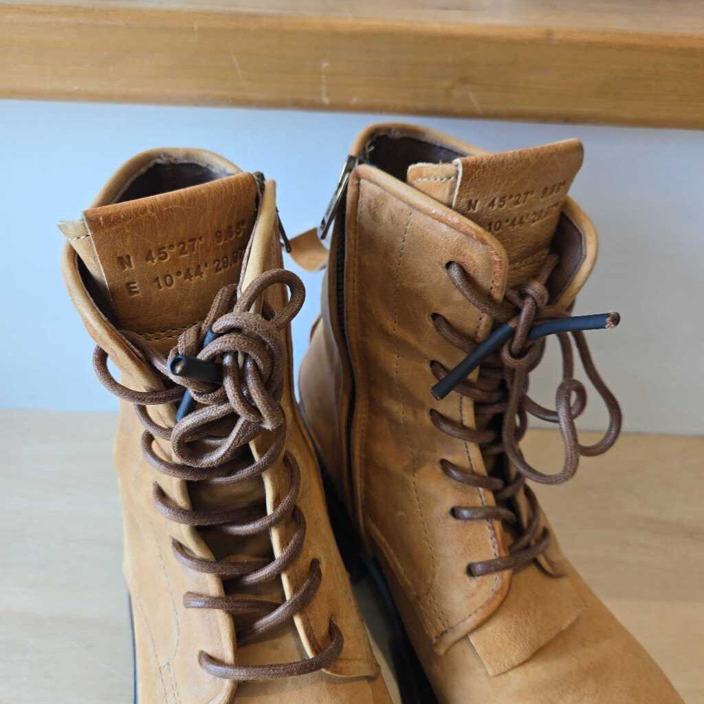 A.S.98 LUKIE SZ 41 = 9.5/10 retail 385.00