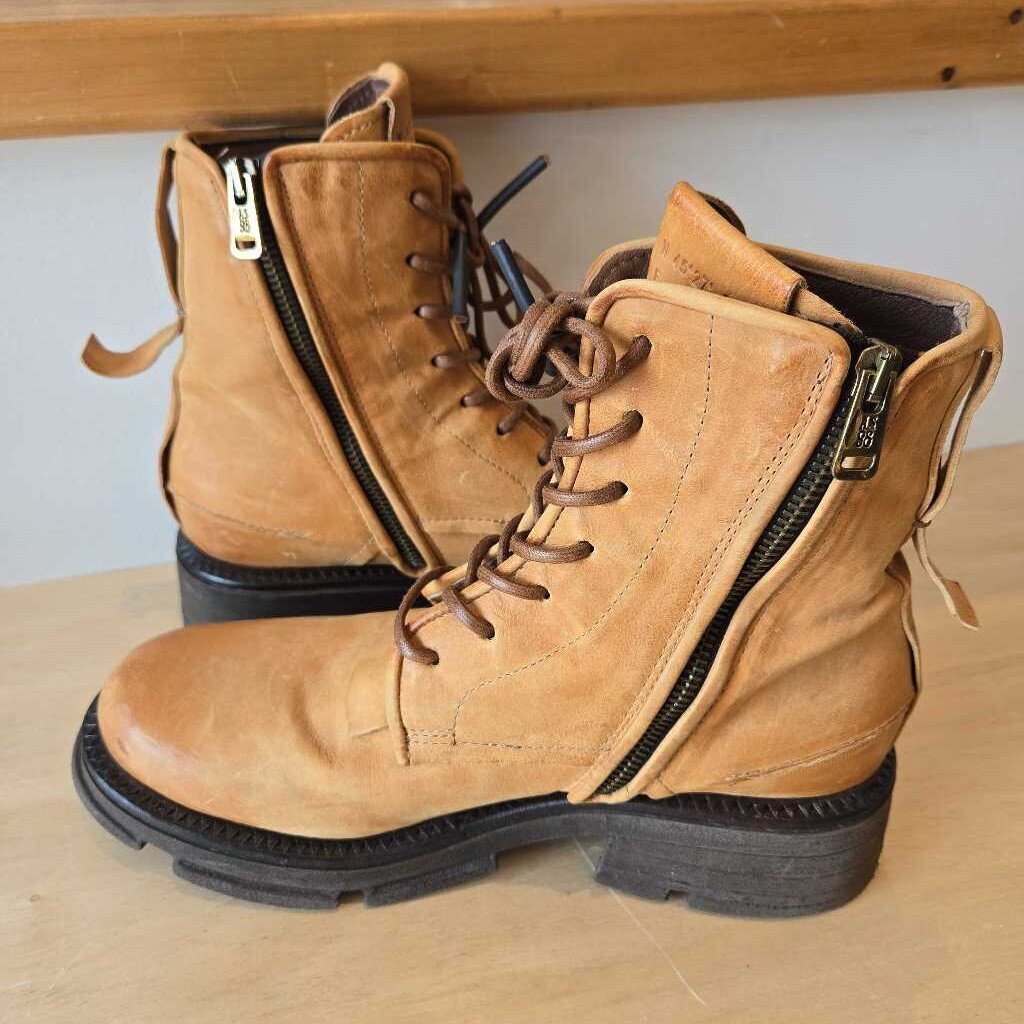 A.S.98 LUKIE SZ 41 = 9.5/10 retail 385.00