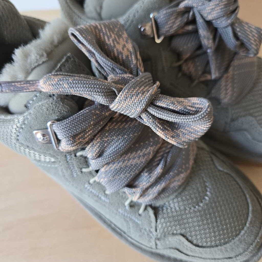 UGG LOWMEL new SZ 7