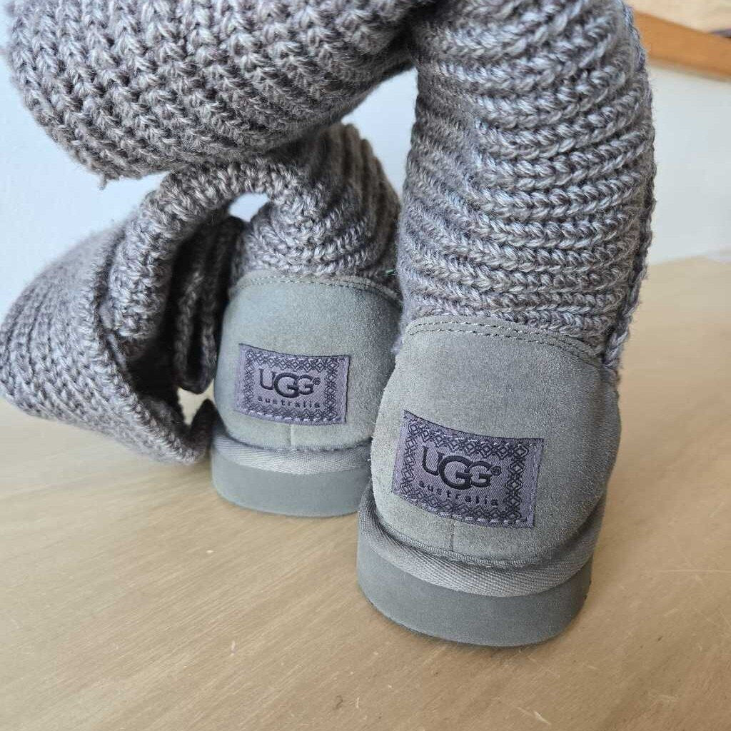 UGG BUTTON BAILEY size 5 youth = SZ 6.5