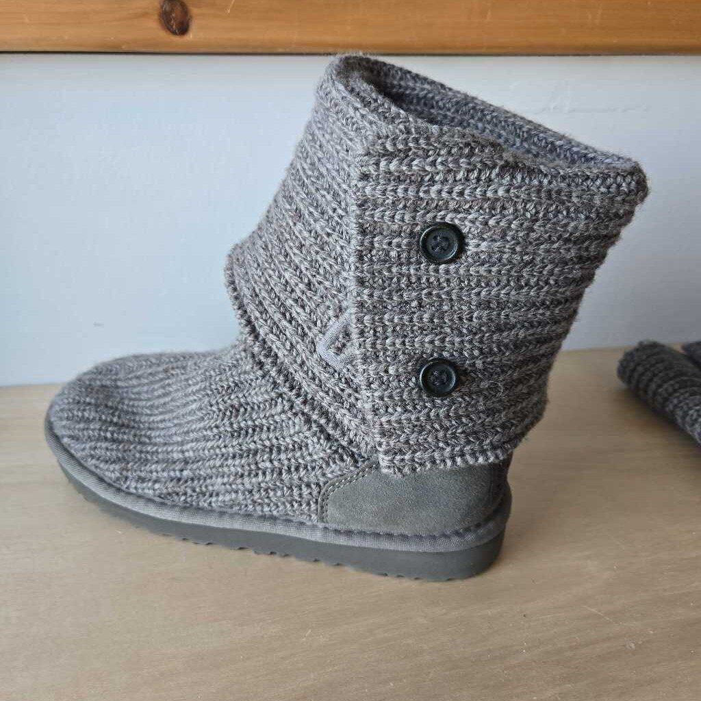 UGG BUTTON BAILEY size 5 youth = SZ 6.5