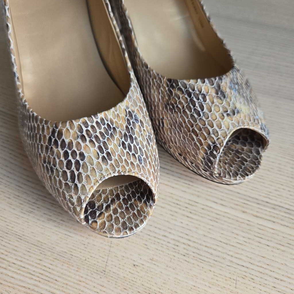 STUART WEITZMAN PLAINFIELD SZ 10 retail 335.00