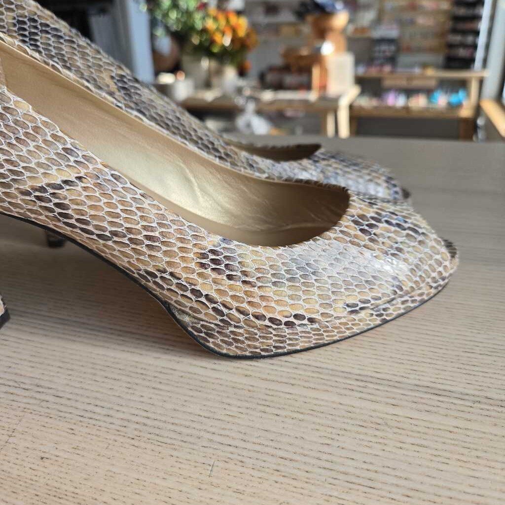 STUART WEITZMAN PLAINFIELD SZ 10 retail 335.00