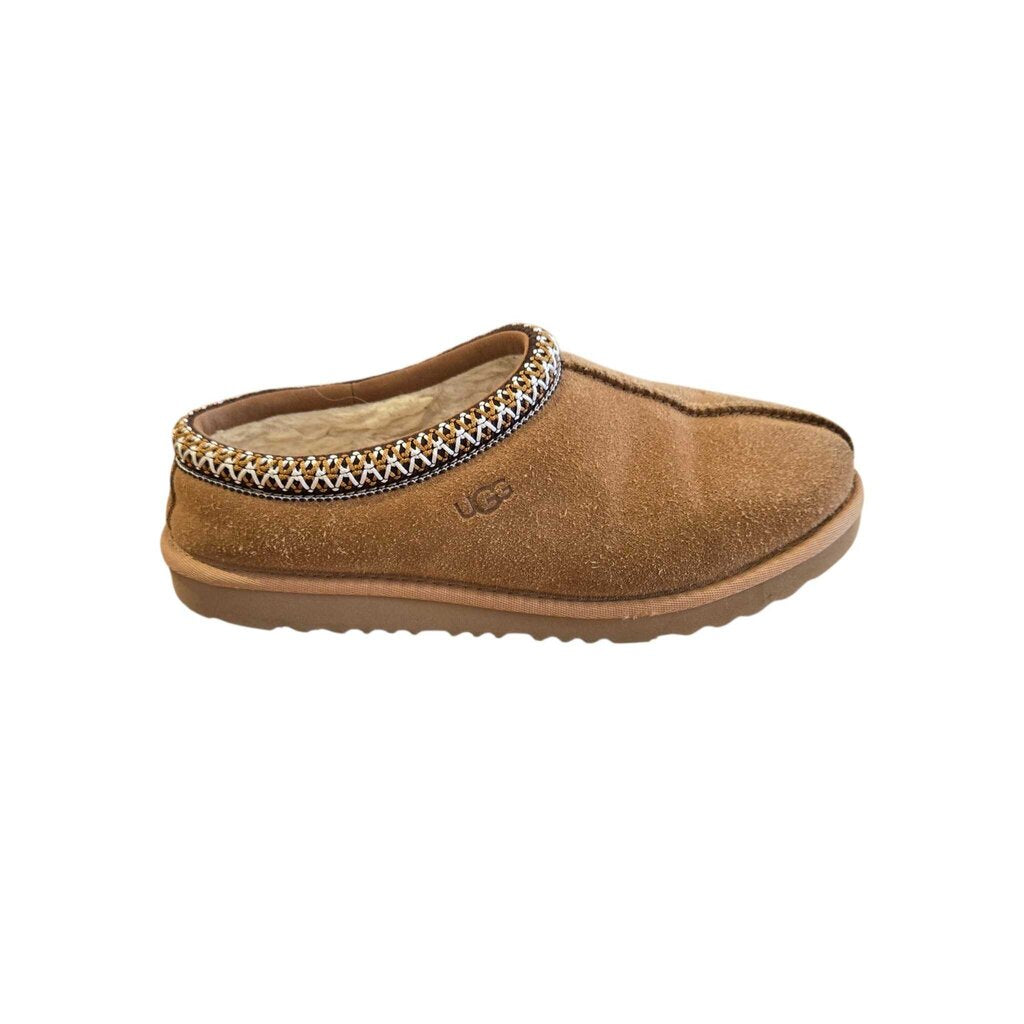 UGG SZ 6 retail 130.00
