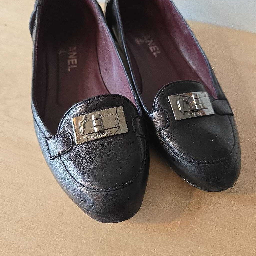 vintage CHANEL FLATS SZ 37 = US 6.5/7