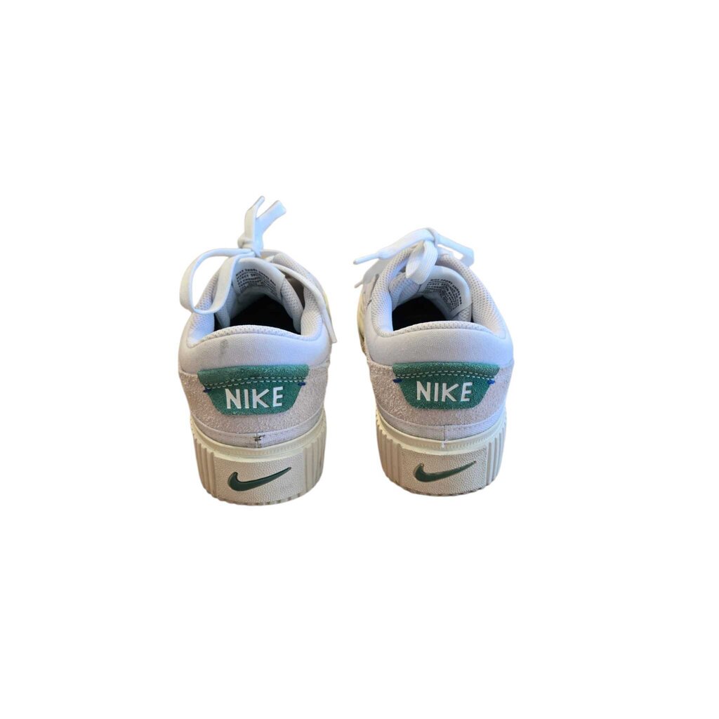 NIKE SZ 8.5