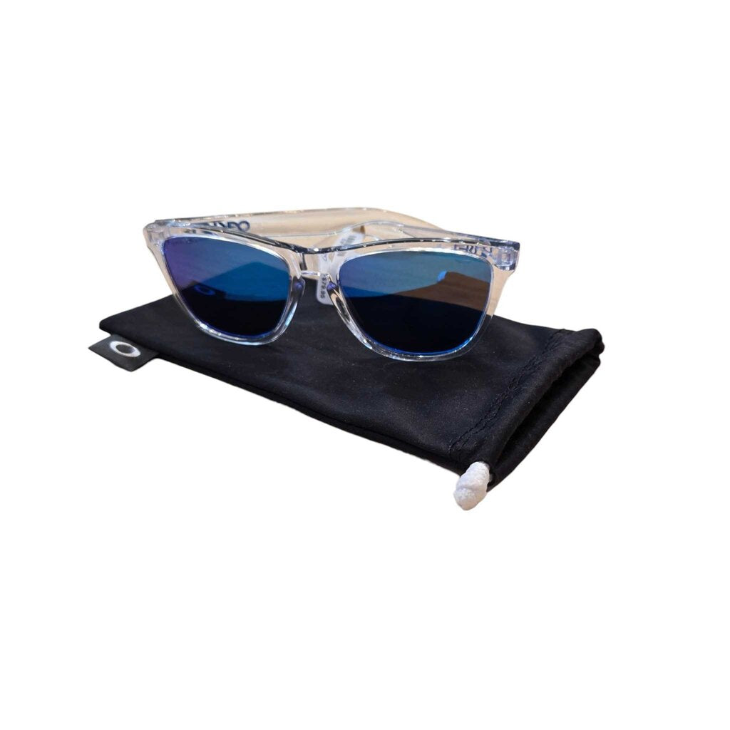 OAKLEY frogskins retail 160.00