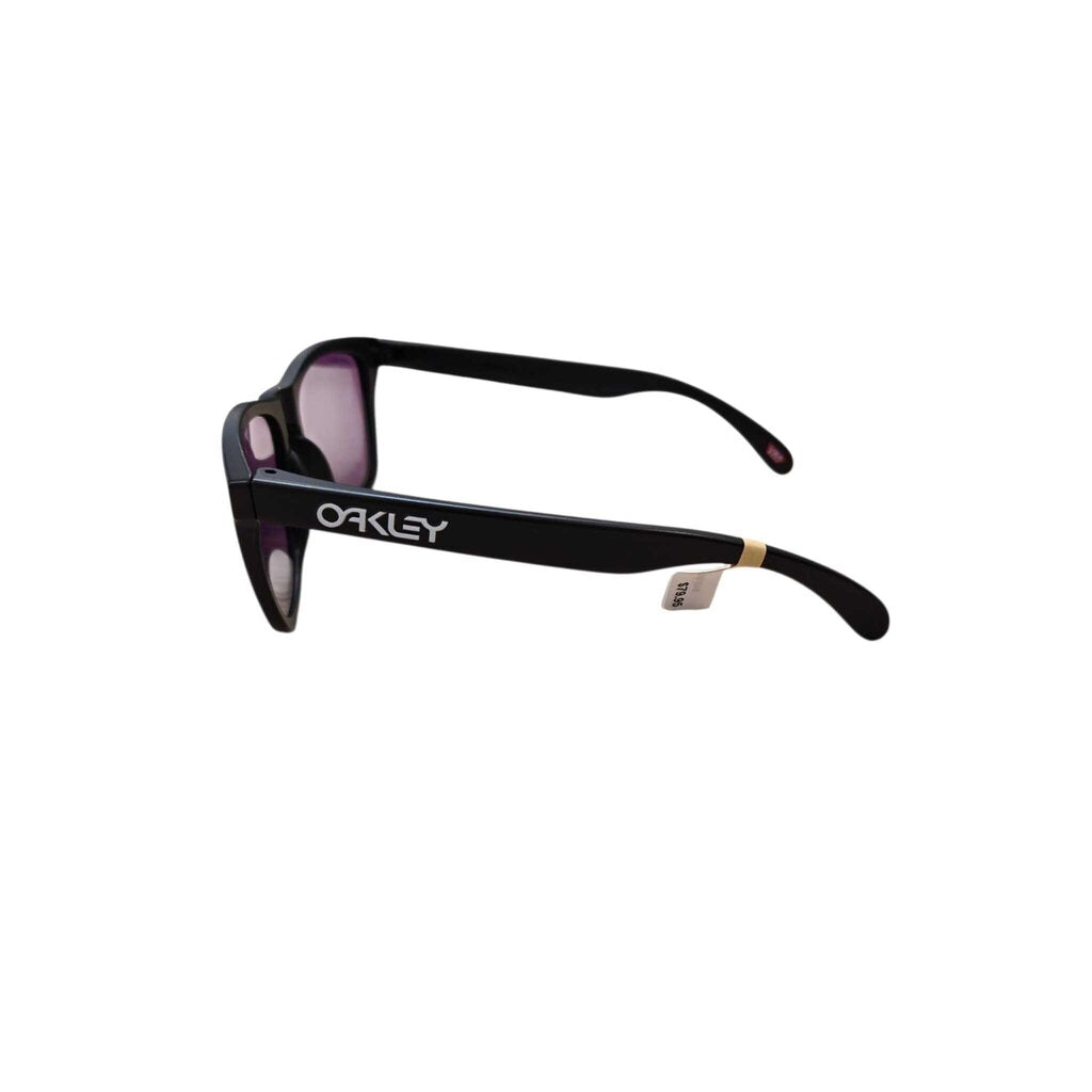 OAKLEY frogskins retail 160.00