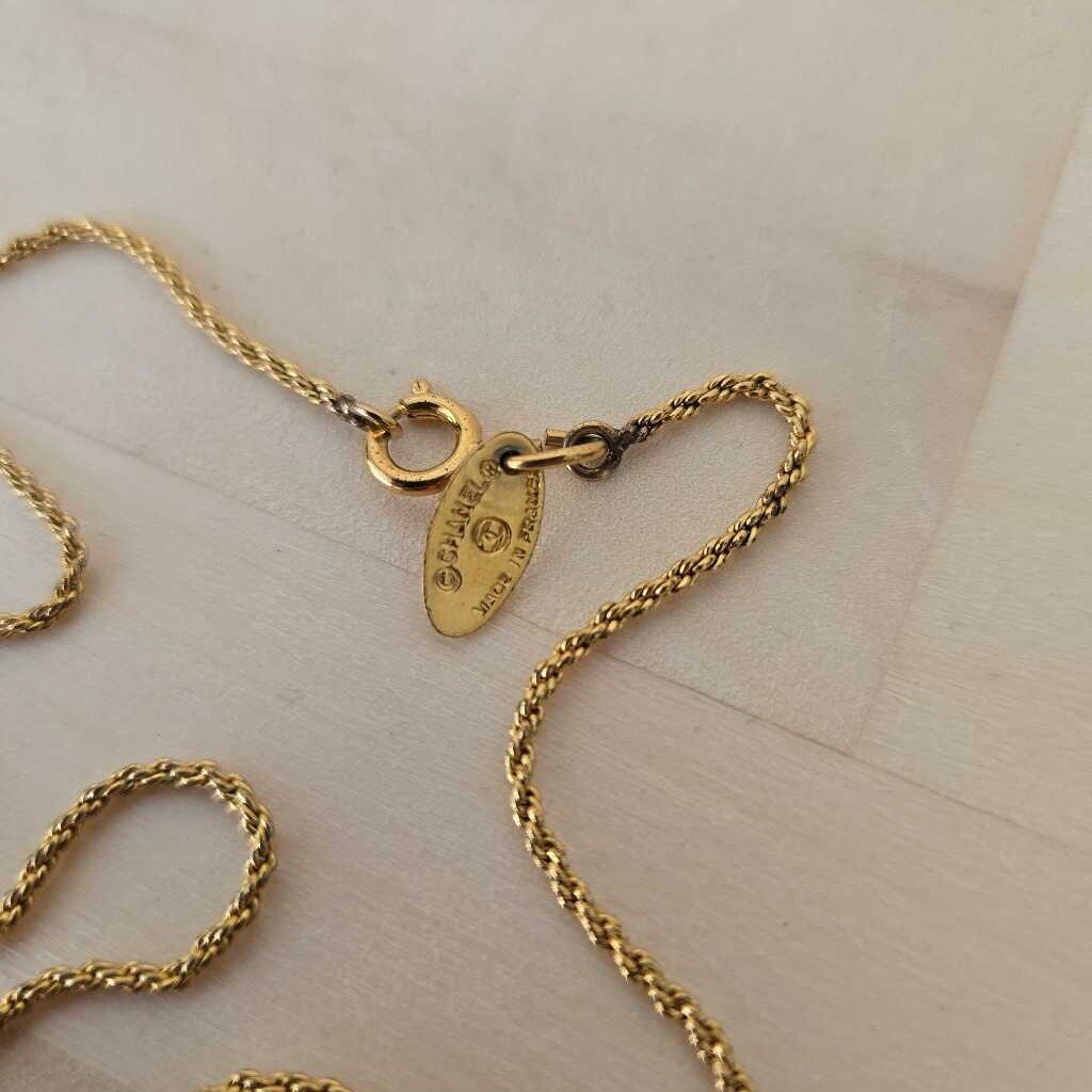 vintage CHANEL NECKLACE