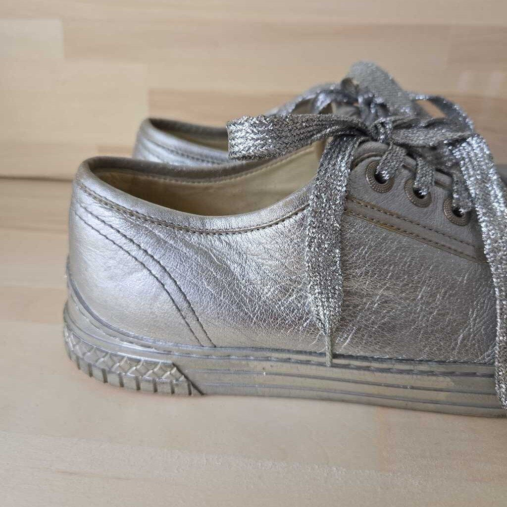 CHANEL SILVER SNEAKER SZ 41 = 9/10