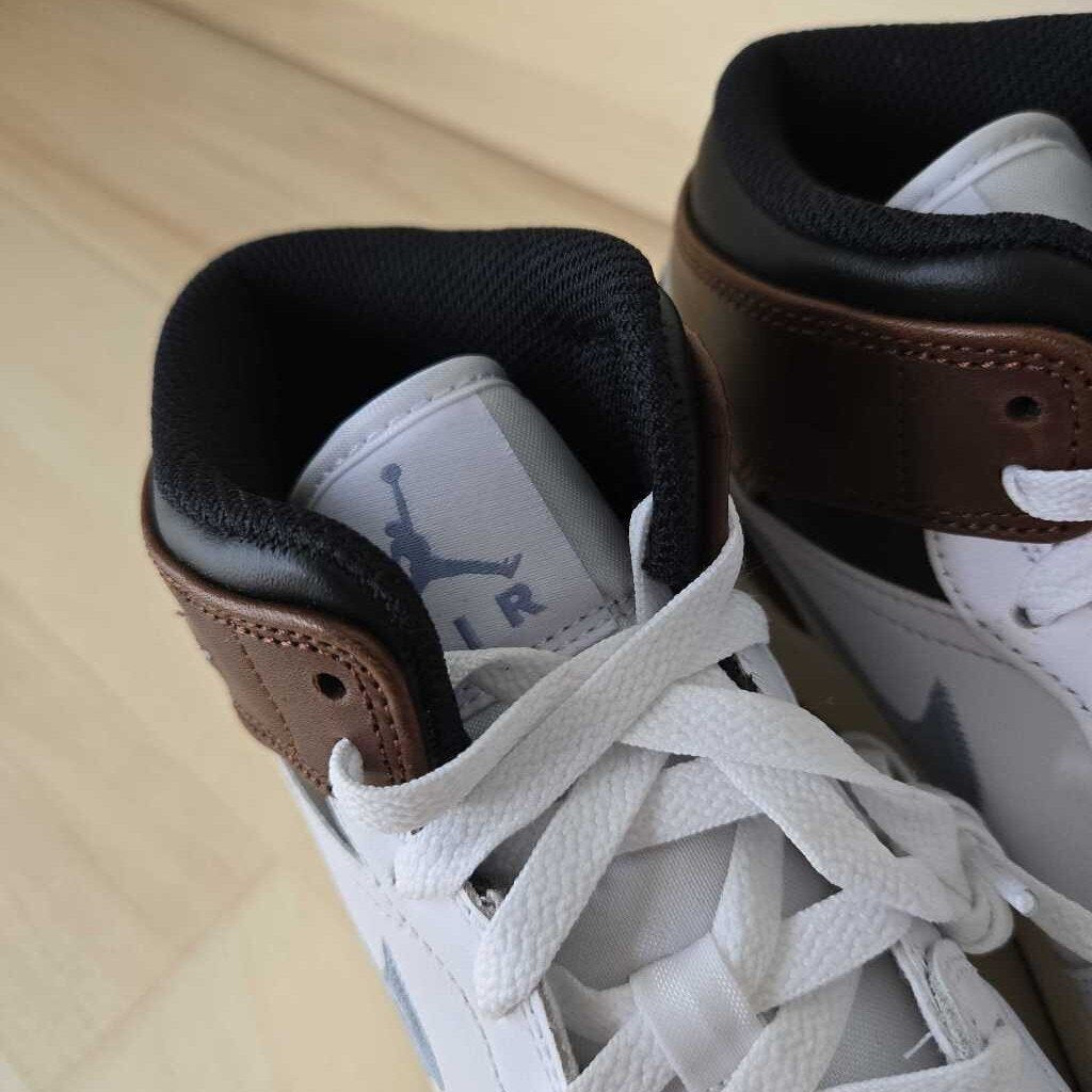 AIR JORDAN 1 MID SZ 6.5 YOUTH = 8 - 8.5