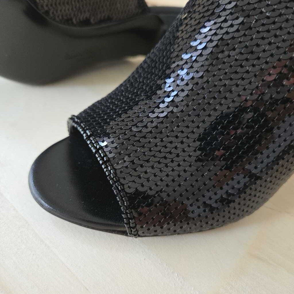 SALVATORE FERRAGAMO JANINE SZ 8
