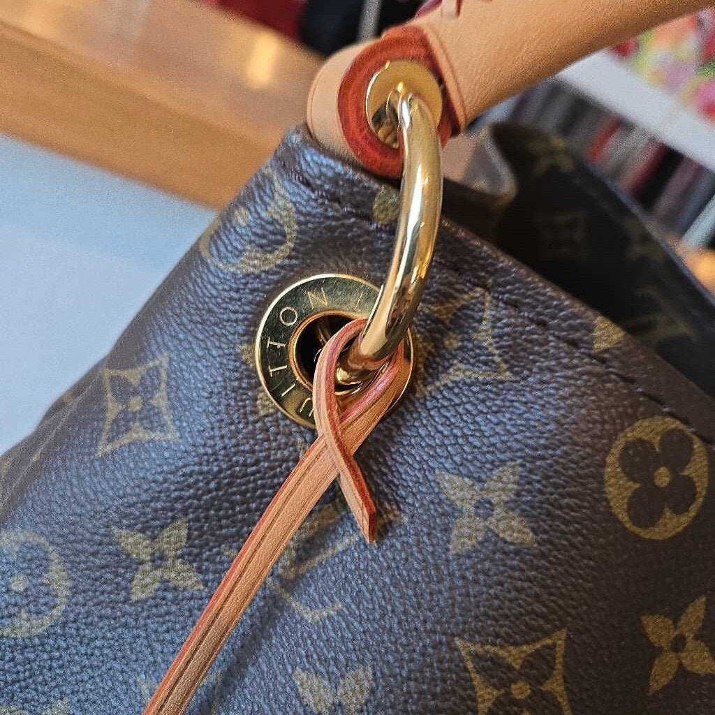 LOUIS VUITTON ARTSY MM brand new