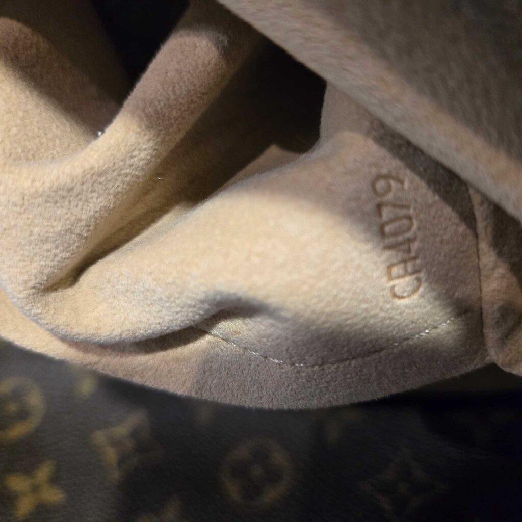 LOUIS VUITTON ARTSY MM brand new