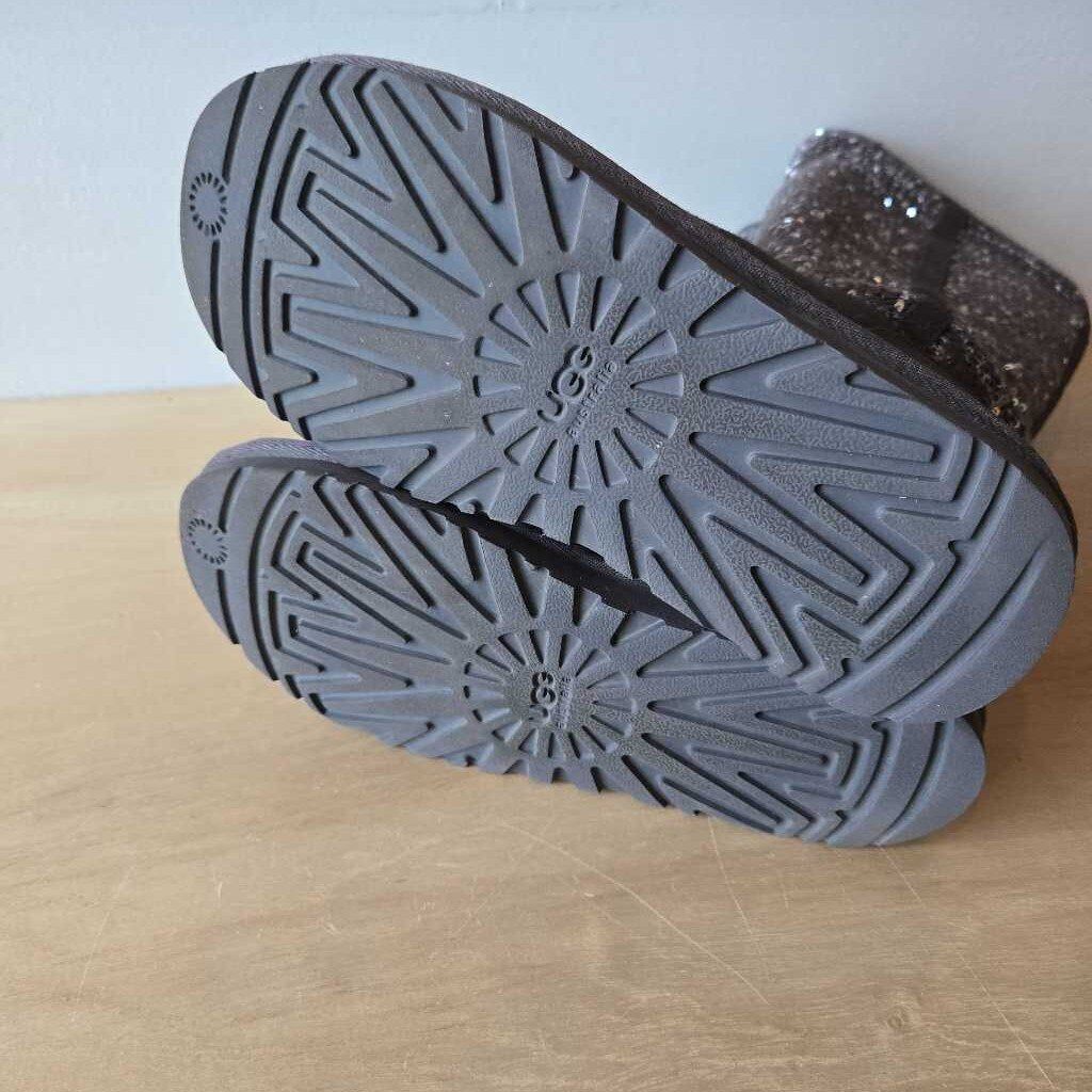 UGG CAMAYA SZ 7