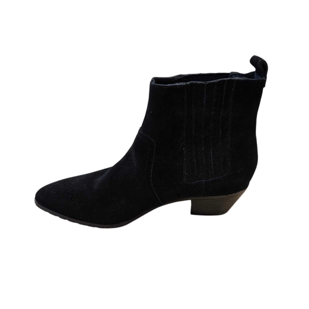 DONALD PLINER SZ 9